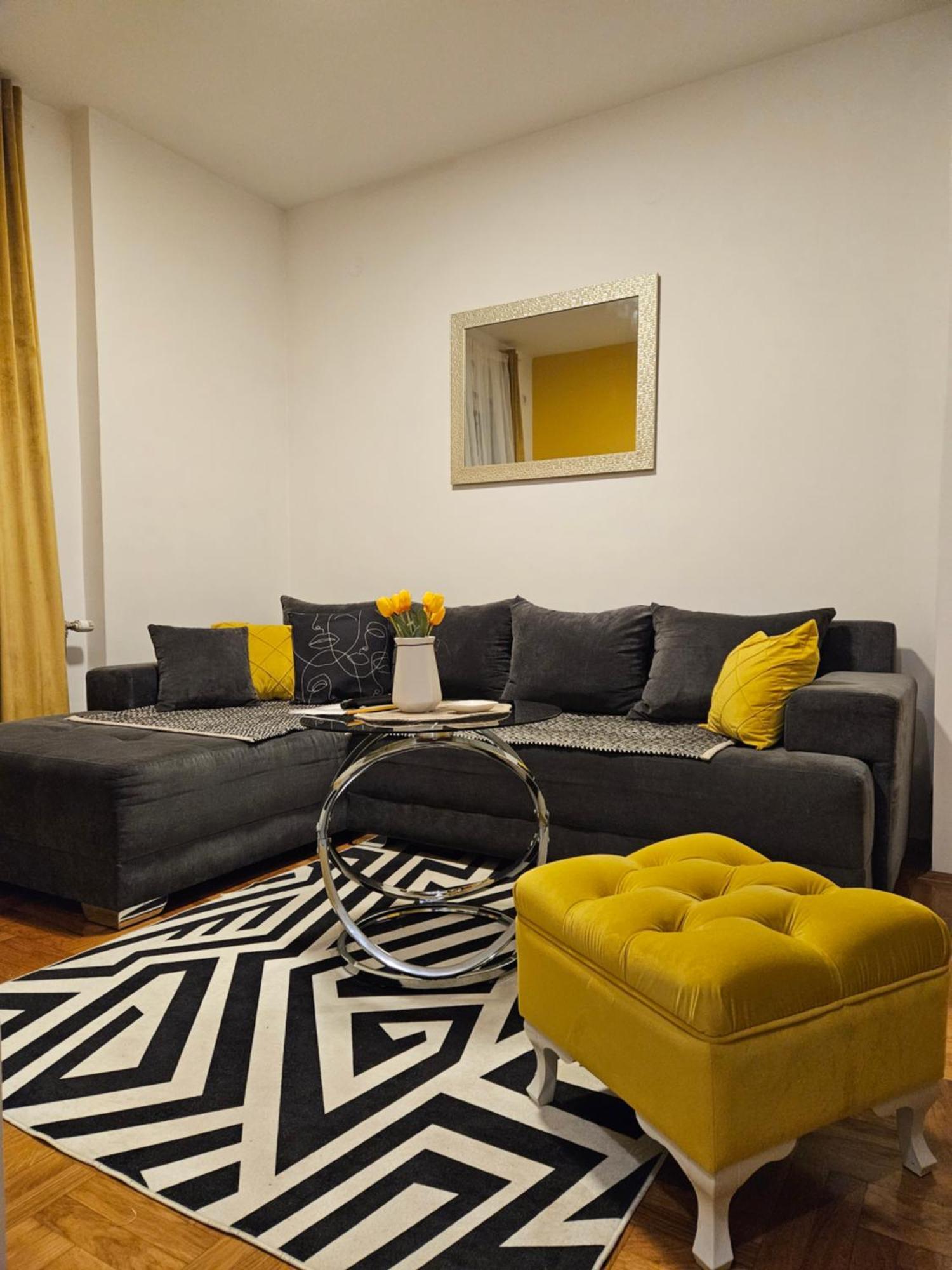 Apartman Sunflower Sremska Mitrovica Exterior photo
